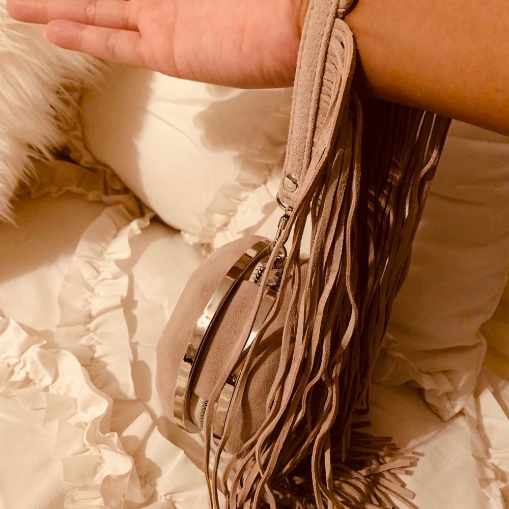 💛🤍🤍💛💛 RARE BCBG Wristlet bracket bag - Picture 4 of 11
